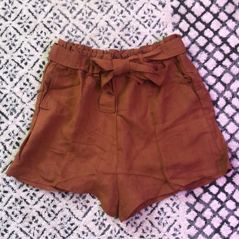 Staccato Paper Bag Waist Shorts size small, NWOT